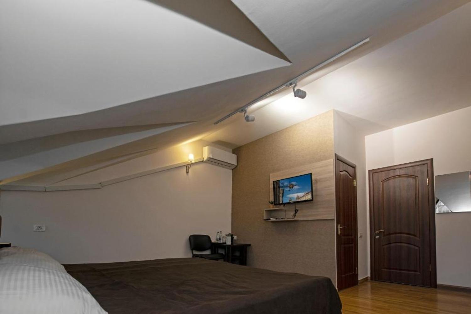 Hotel Season Erevan Esterno foto