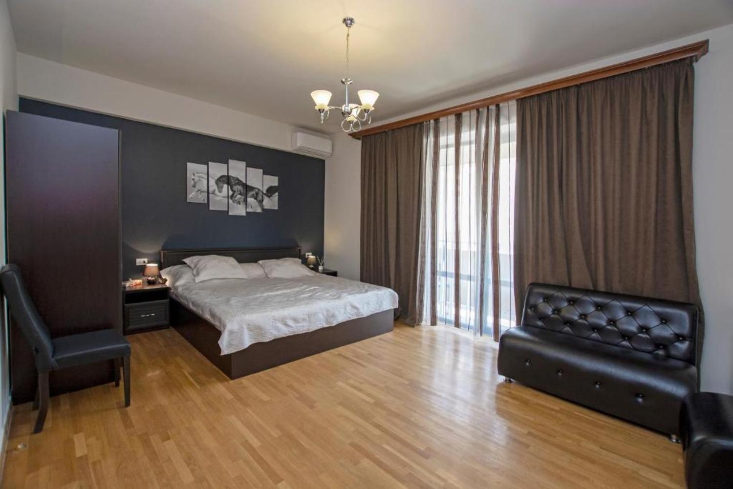 Hotel Season Erevan Esterno foto